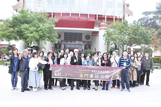 桃園市政府文化局金門參訪交流團一行昨日抵金展開三天二夜參訪交流，上午並前往金門縣文化局參訪，受到局長許正芳、副局長黃雅芬及各科科長等歡迎。（李增汪攝）